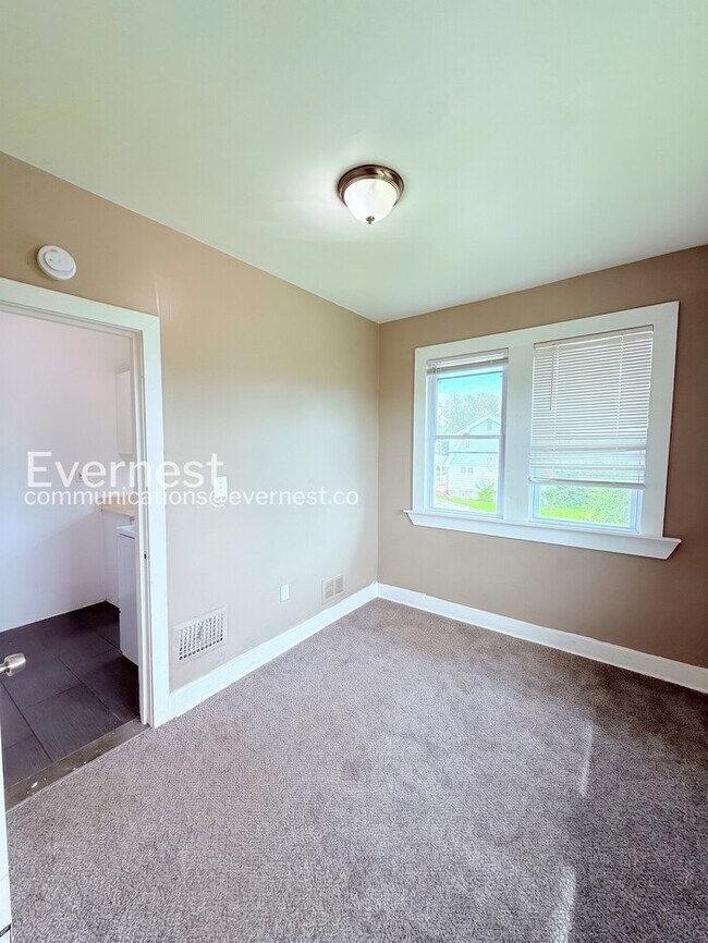Building Photo - 2541 Monterey St
