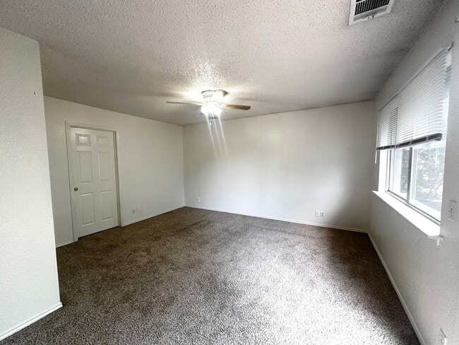 Building Photo - 512 Dusty Leather Ct