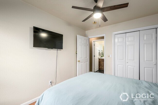 Building Photo - Beautiful Home in Excellent Location.