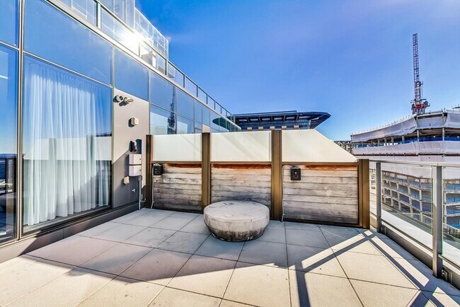Building Photo - 135 Seaport Blvd