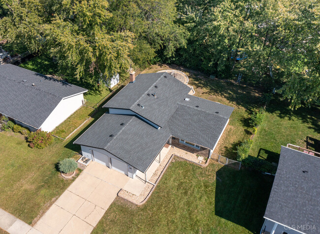 Building Photo - 621 S Salem Dr