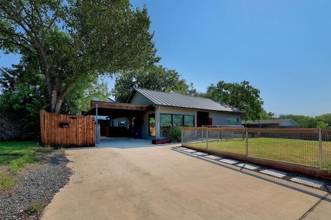 Building Photo - 702 Philco Dr