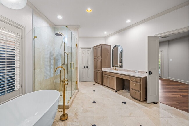 Building Photo - Luxury 5 Bed, 4.5 Bath, with Pool in Lakeridge!!!