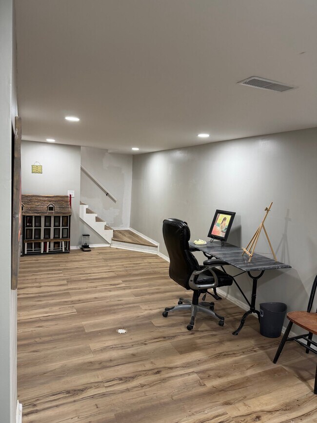 Building Photo - 7902 S Cameron Ln