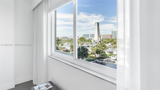 Building Photo - 300 Bayview Dr