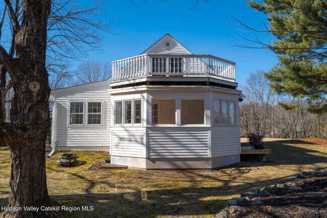 Building Photo - 4 Molland Dr