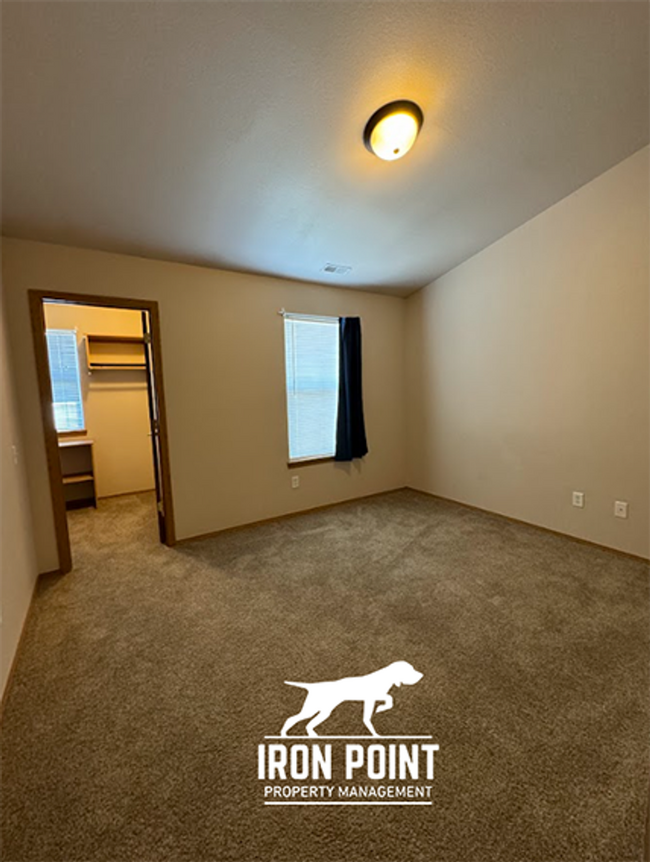 Building Photo - 35 S White Oak Ln