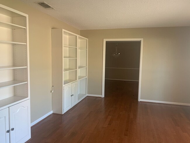 Building Photo - 3/2.5/2  LISD FENCED YARD PET FRIENDLY