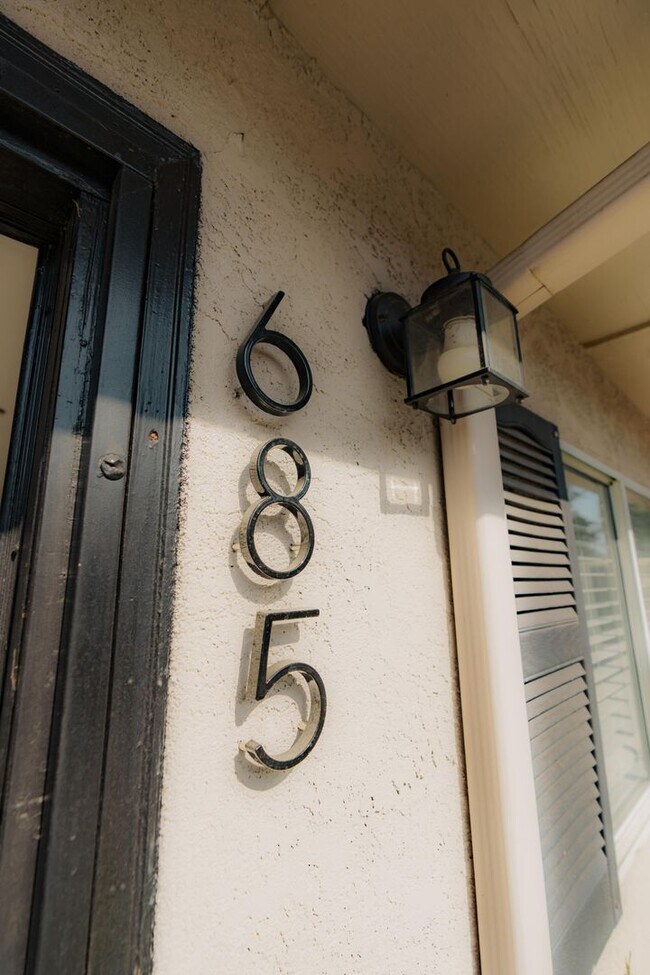 Building Photo - 683 - 695 Vermont Avenue, Turlock CA 95380