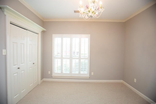 Building Photo - 2601 Sweetgrass Dr