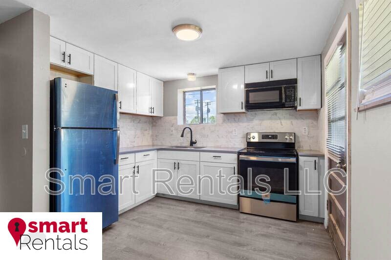 Building Photo - 479 S Holmes Ave