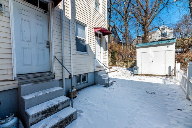 Building Photo - 426 Ada St