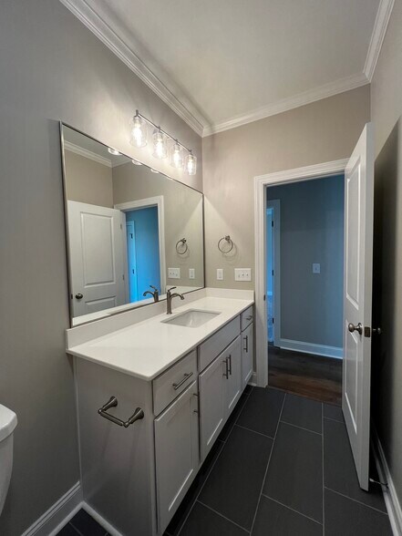 Building Photo - 809A Sarah Rebecca Dr