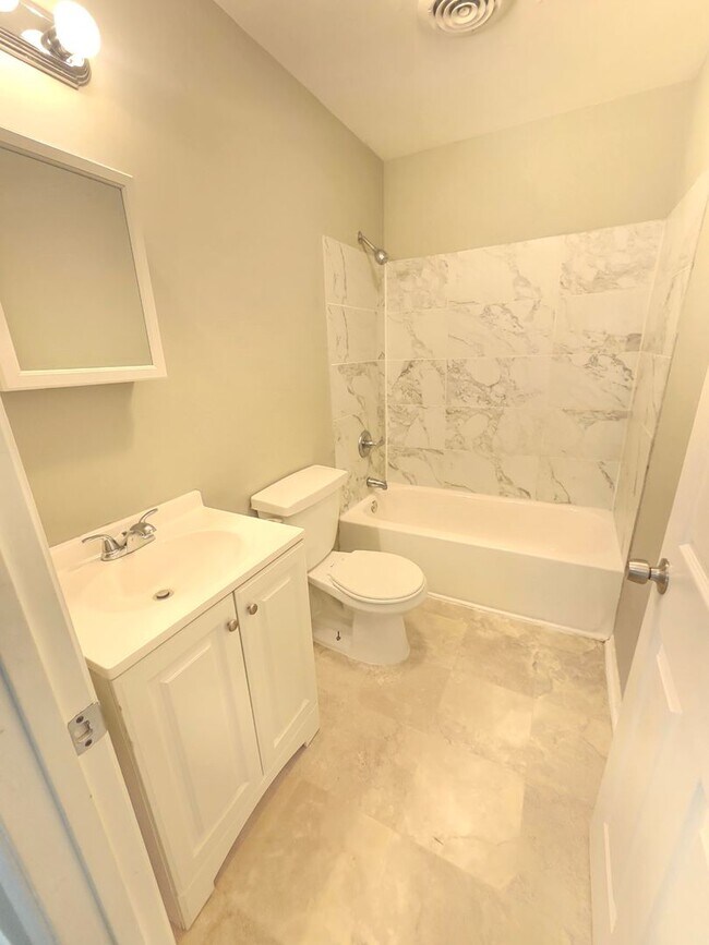 Building Photo - 4346 Swan Ave