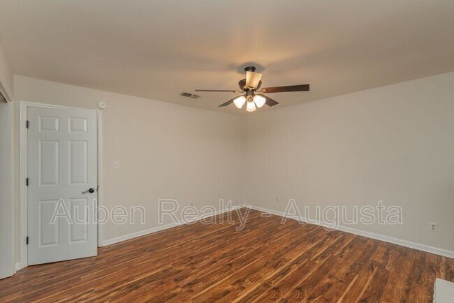 Building Photo - 250 Brooks Dr