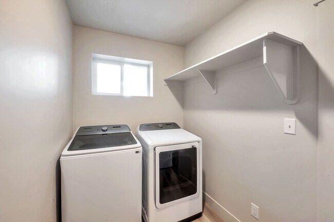 Building Photo - Join this growing Mapleton Village Community.