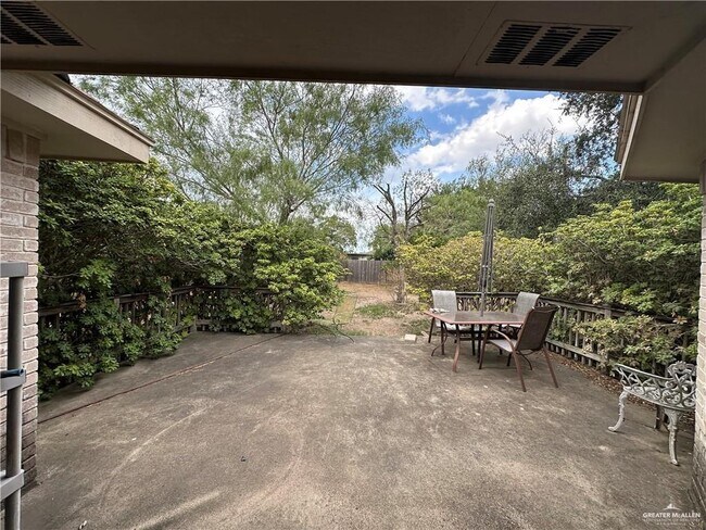 Building Photo - 19 Hidden Forest Dr