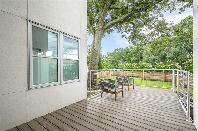 Building Photo - 2269 Briarwood Hills Dr NE