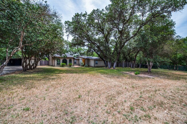 Building Photo - CASTLE HILLS FAMILY HOME