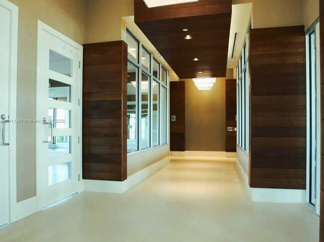 Building Photo - 231 Riverside Dr