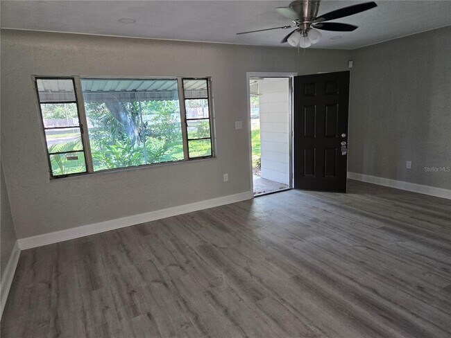 Building Photo - 804 W Linebaugh Ave