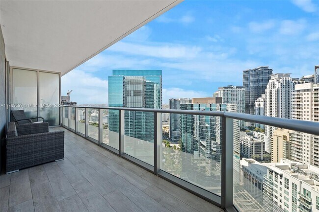 Building Photo - 1300 Brickell Bay Dr