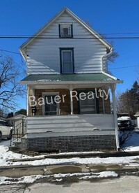 Building Photo - Unique Two Bedroom Home