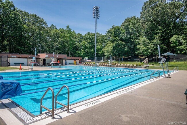 Building Photo - 579 Broadway