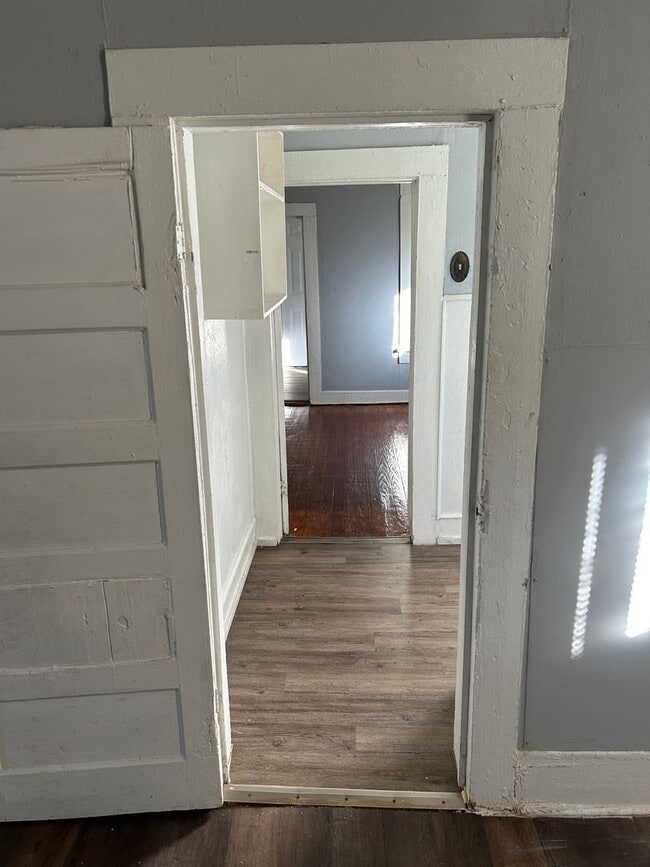 Building Photo - 262 E 68th St