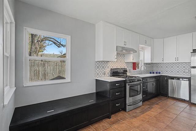 Building Photo - 422 N Pecan St