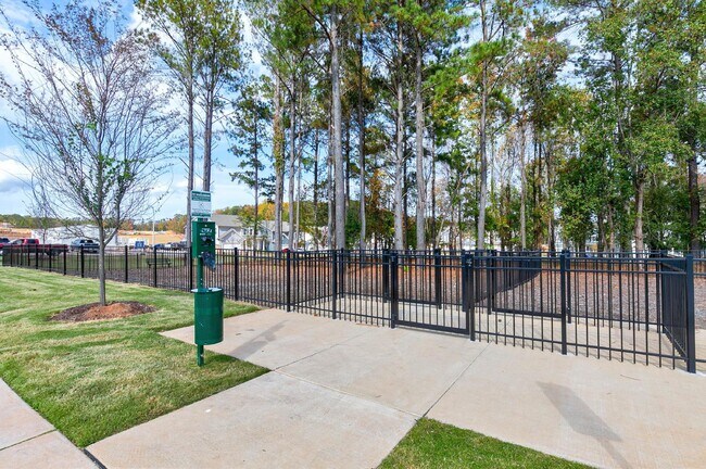 Building Photo - 580 Glen Clova Dr