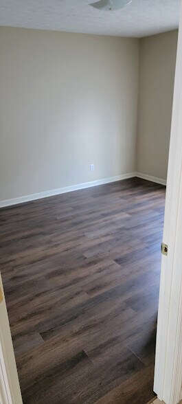Building Photo - 61 Wedgewood Ct