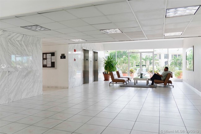 Building Photo - 401 Golden Isles Dr