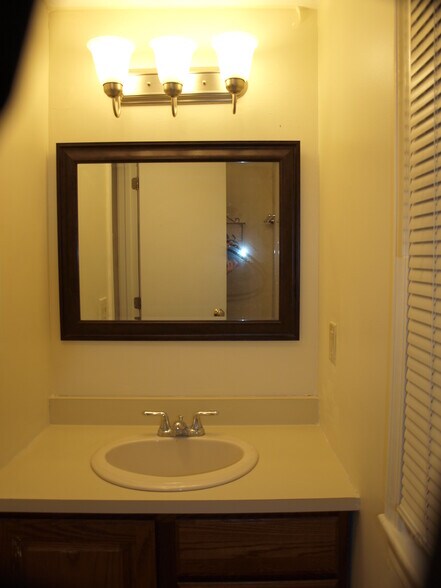 Building Photo - 42 Brookside Dr