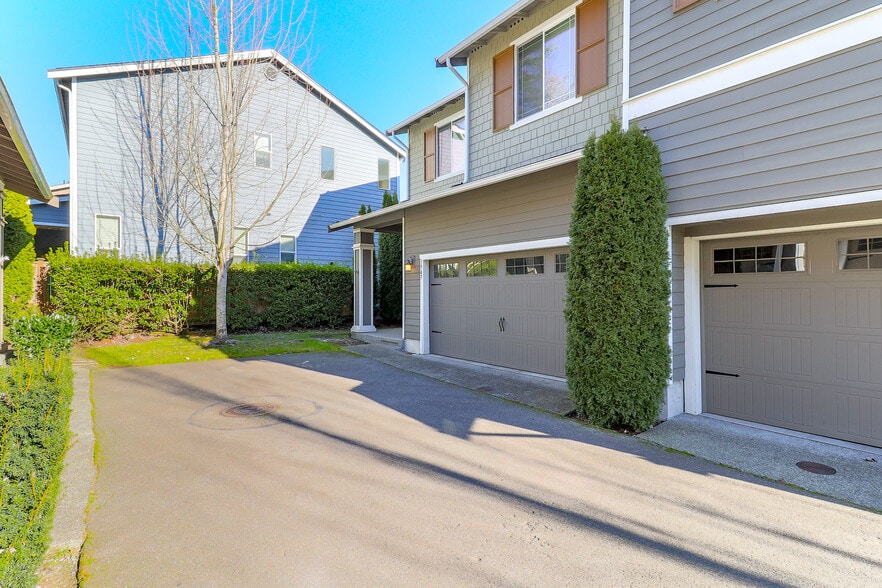 Building Photo - 3947 Jett Ln NE