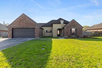 Building Photo - Welcome to Live Oak Circle!