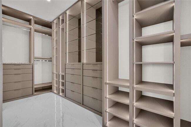 Building Photo - 700 NE 24th St