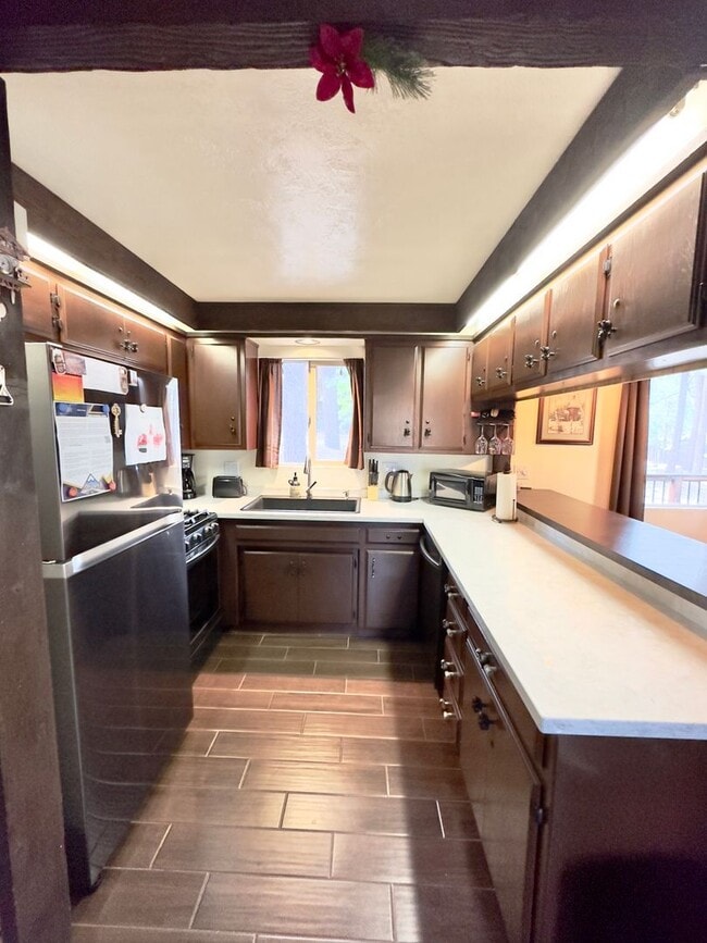 Building Photo - Serene Lakeview Cabin