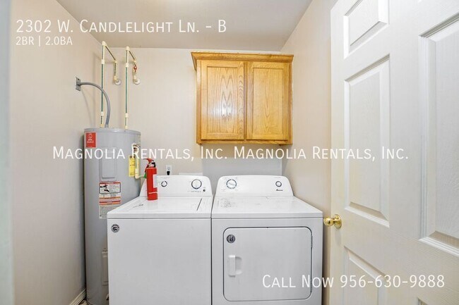 Building Photo - 2302 W Candlelight Ln