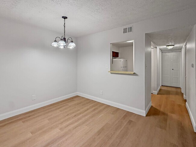 Building Photo - 5564 E Virginia St