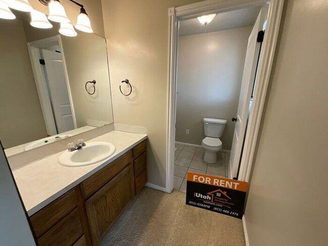 Building Photo - 5 bedroom 3 bath Home 2 car garage- Small dog friendly
