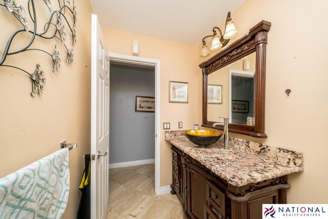 Building Photo - 37709 Glengrove Dr