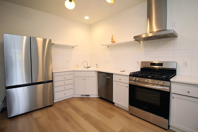 Building Photo - 8522 N Haven Ave