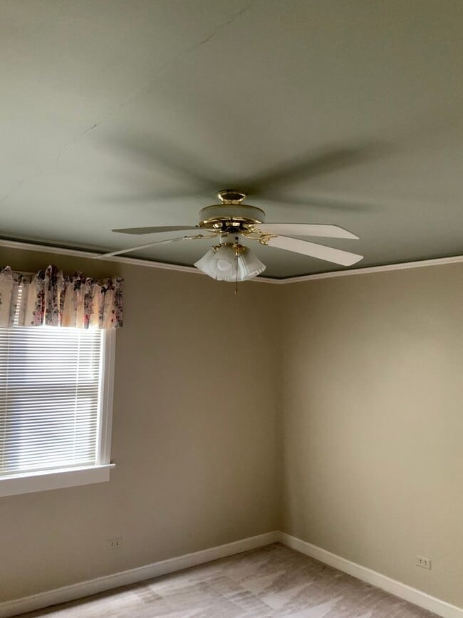 Building Photo - 200 Sunset Dr