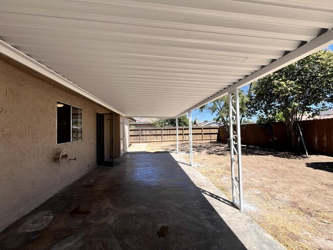 Building Photo - 5337 W Richert Ave