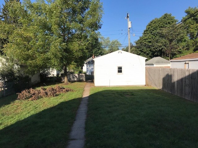 Building Photo - 1117 College St
