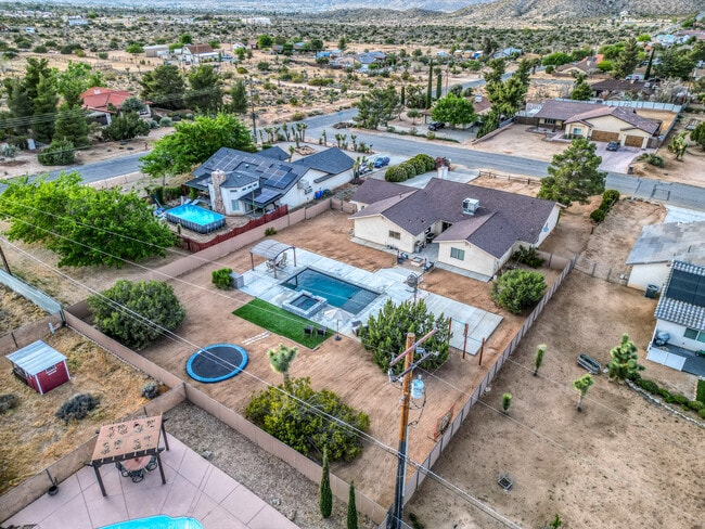 Building Photo - 57731 San Tropeze Dr