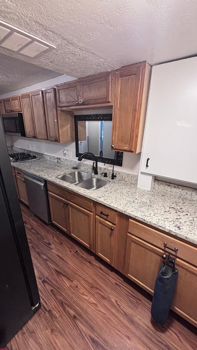 Building Photo - 1238 Newport Ln