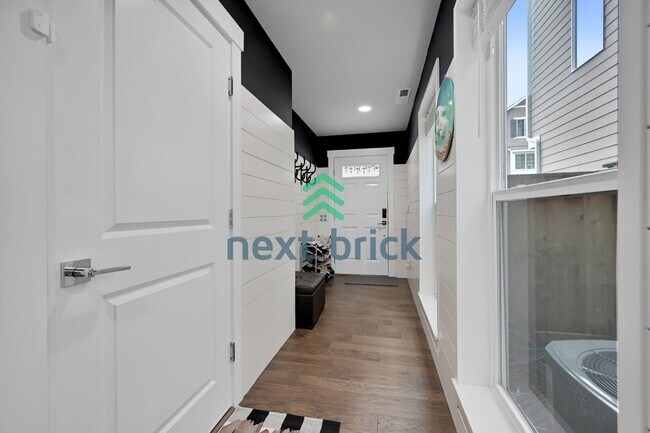 Building Photo - Spacious 3-Bed Oasis in Bothell with 3.5 Bathrooms and 2353 Sq Ft!