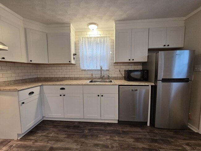 Building Photo - Spacious Home for Rent!